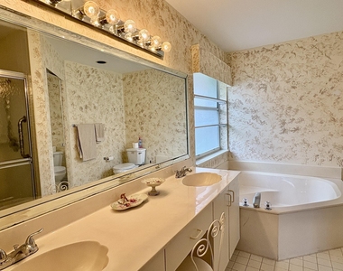 7702 Majestic Palm Drive - Photo Thumbnail 34