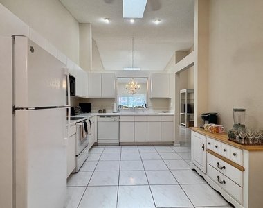 7702 Majestic Palm Drive - Photo Thumbnail 7