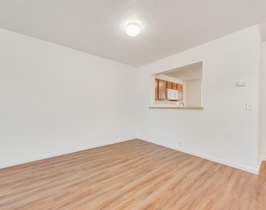 9711 Brierwyck Drive - Photo Thumbnail 8