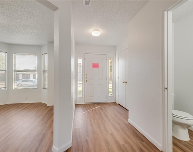 9711 Brierwyck Drive - Photo Thumbnail 6