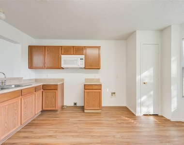 9711 Brierwyck Drive - Photo Thumbnail 13