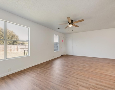 9711 Brierwyck Drive - Photo Thumbnail 11