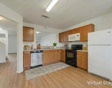 9711 Brierwyck Drive - Photo Thumbnail 5