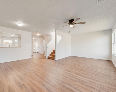 9711 Brierwyck Drive - Photo Thumbnail 10