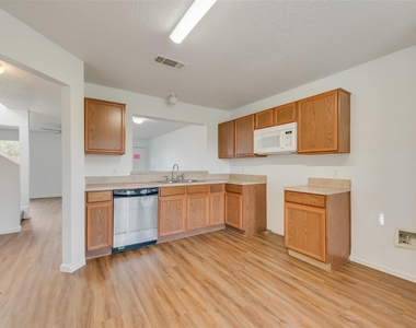 9711 Brierwyck Drive - Photo Thumbnail 12