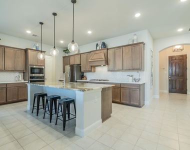 8116 Maybury - Photo Thumbnail 5