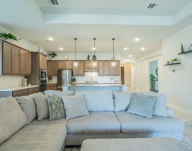 8116 Maybury - Photo Thumbnail 1