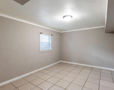 1104 22nd Street - Photo Thumbnail 10