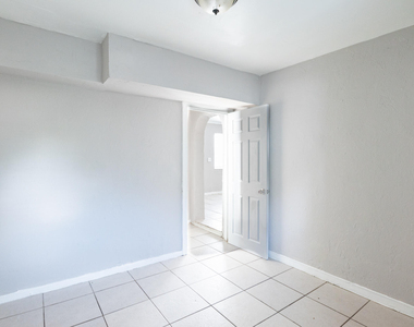 1104 22nd Street - Photo Thumbnail 4