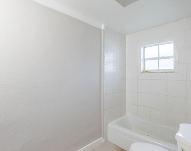 1104 22nd Street - Photo Thumbnail 7