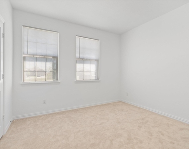 3017 Kaufman Court - Photo Thumbnail 7
