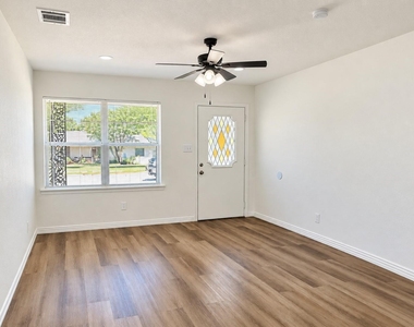 133 Baron Place - Photo Thumbnail 2