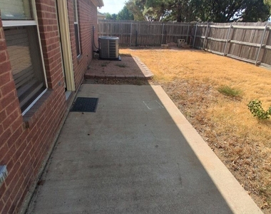 1123 Greenview Lane - Photo Thumbnail 26