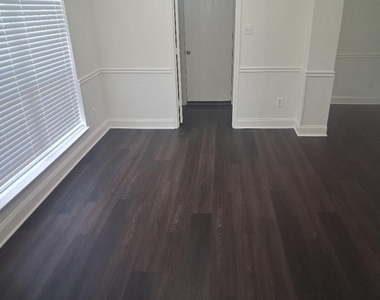 1123 Greenview Lane - Photo Thumbnail 3