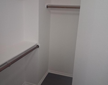 1123 Greenview Lane - Photo Thumbnail 15