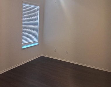 1123 Greenview Lane - Photo Thumbnail 19