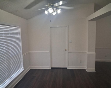 1123 Greenview Lane - Photo Thumbnail 9