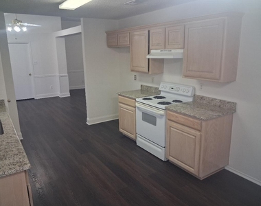 1123 Greenview Lane - Photo Thumbnail 8