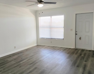 2760 N Dixie Highway - Photo Thumbnail 5