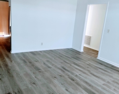 2760 N Dixie Highway - Photo Thumbnail 4