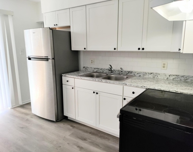 2760 N Dixie Highway - Photo Thumbnail 2