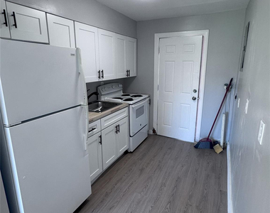 704 S Main Avenue - Photo Thumbnail 3