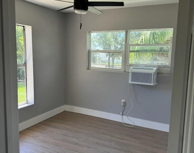 704 S Main Avenue - Photo Thumbnail 7