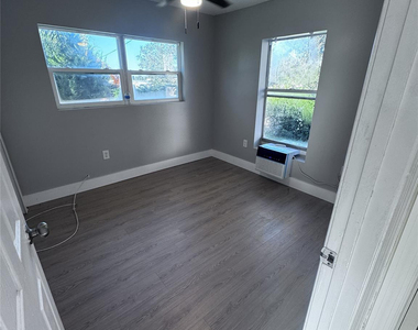 704 S Main Avenue - Photo Thumbnail 8
