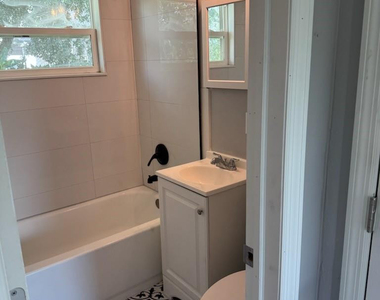 704 S Main Avenue - Photo Thumbnail 6