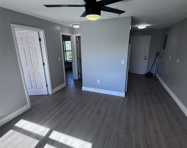 704 S Main Avenue - Photo Thumbnail 2