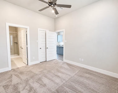 760 W Bedford Euless Road - Photo Thumbnail 5