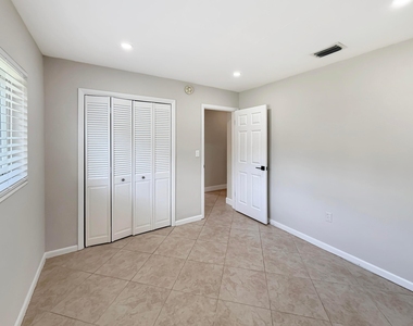 1321 Ne 46th Street - Photo Thumbnail 17