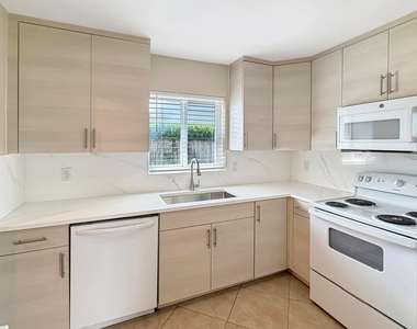1321 Ne 46th Street - Photo Thumbnail 6