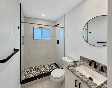 1321 Ne 46th Street - Photo Thumbnail 16