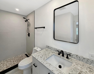1321 Ne 46th Street - Photo Thumbnail 13