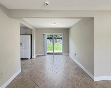 1321 Ne 46th Street - Photo Thumbnail 5