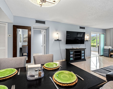 3151 S Palm Aire Drive - Photo Thumbnail 8