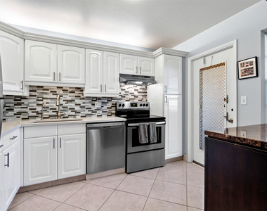 3151 S Palm Aire Drive - Photo Thumbnail 10