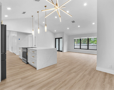 8411 Sw 57th Street - Photo Thumbnail 5