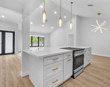 8411 Sw 57th Street - Photo Thumbnail 10