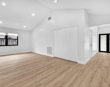 8411 Sw 57th Street - Photo Thumbnail 14