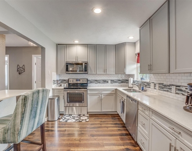 2822 Materhorn Drive - Photo Thumbnail 4