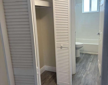 5811 Nw 17th Place - Photo Thumbnail 6
