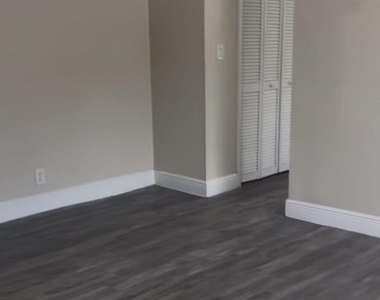 5811 Nw 17th Place - Photo Thumbnail 7