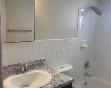 5811 Nw 17th Place - Photo Thumbnail 2