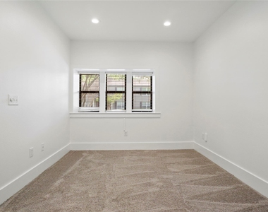 6346 Oriole Drive - Photo Thumbnail 5