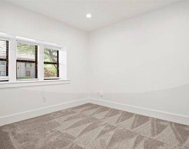 6346 Oriole Drive - Photo Thumbnail 4