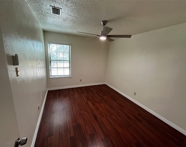 1707 Aurora Drive - Photo Thumbnail 19