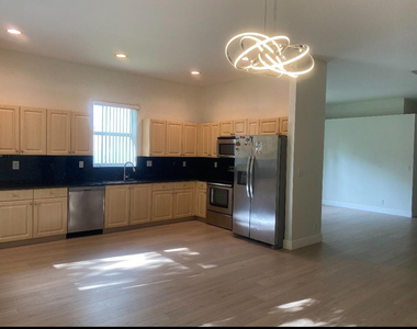 7953 Nw 70th Avenue - Photo Thumbnail 3