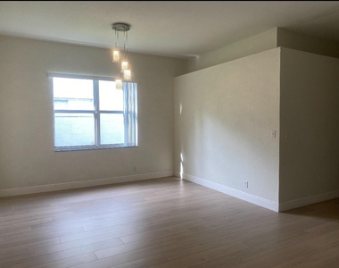 7953 Nw 70th Avenue - Photo Thumbnail 5